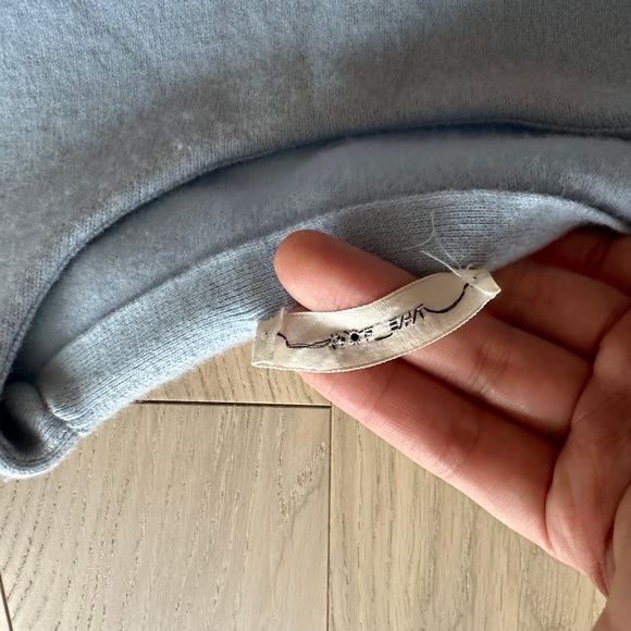 The row wool and cashmere baby blue crop top sweater - Picture 6 of 7